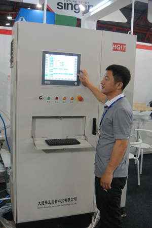 大連華工涂膠機印尼MTT EXPO 2013展會